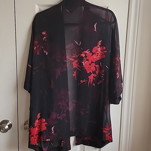 Le Château Black Kimono with Red Accents L - Picture 5 of 7